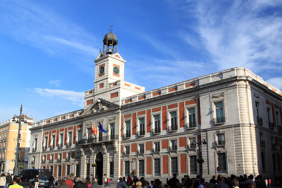 Fachada de la Real Casa de Correos, en la Puerta del Sol de Madrid, sede del Gobierno de la Comunidad de Madrid