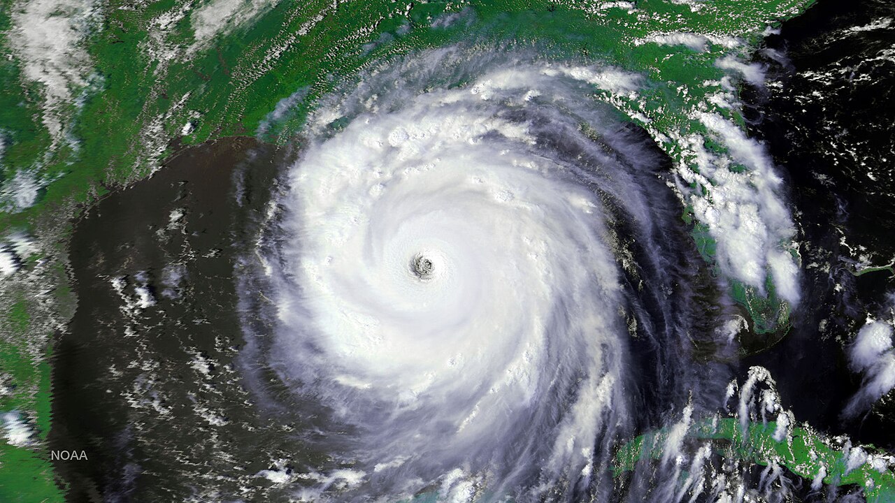 Imagen de satélite de archivo (2005) del huracán Katrina sobre el golfo de México, con el ojo visible en el centro